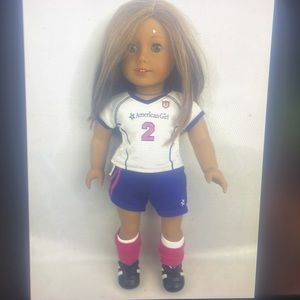 American Girl Truly Me with Caramel Hair, Blue Eyes with Chair and extra cloth.